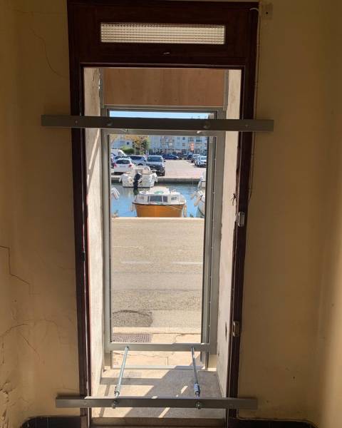 Installation d'une porte anti squat dans une résidence secondaire à Martigues