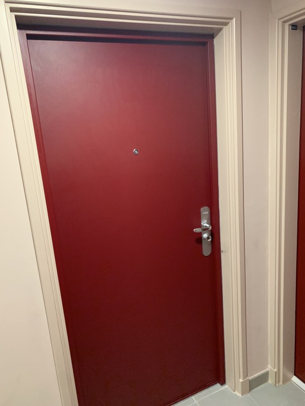 Installation d’une porte blindée de très haute sécurité à Miramas par la Serrurerie Menuiserie Martégale