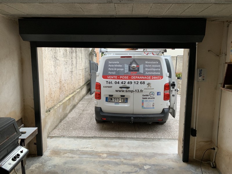  installation d’une porte de garage enroulables motorisée sur Vitrolles 