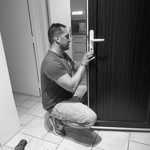 Installation d'une porte blindée à Carry-le-Rouet : Sécurité et tranquillité assurées