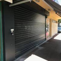 Installation d'un rideau métallique pour votre commerce à Martigues